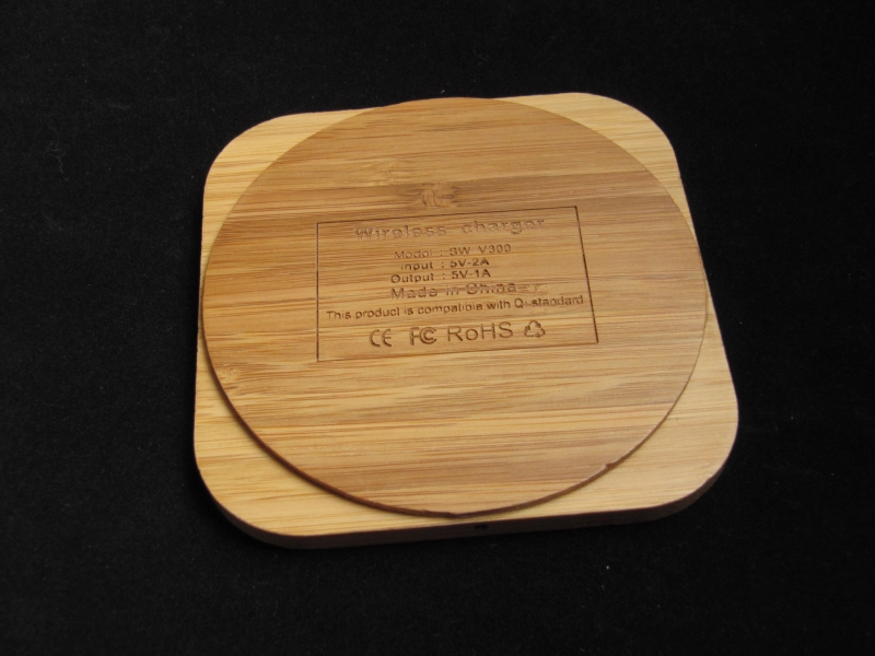Cargador Inalambrico en madera, 1 usb cable 5V/1A, 9.4 x 9.4 x 0.8 cmts